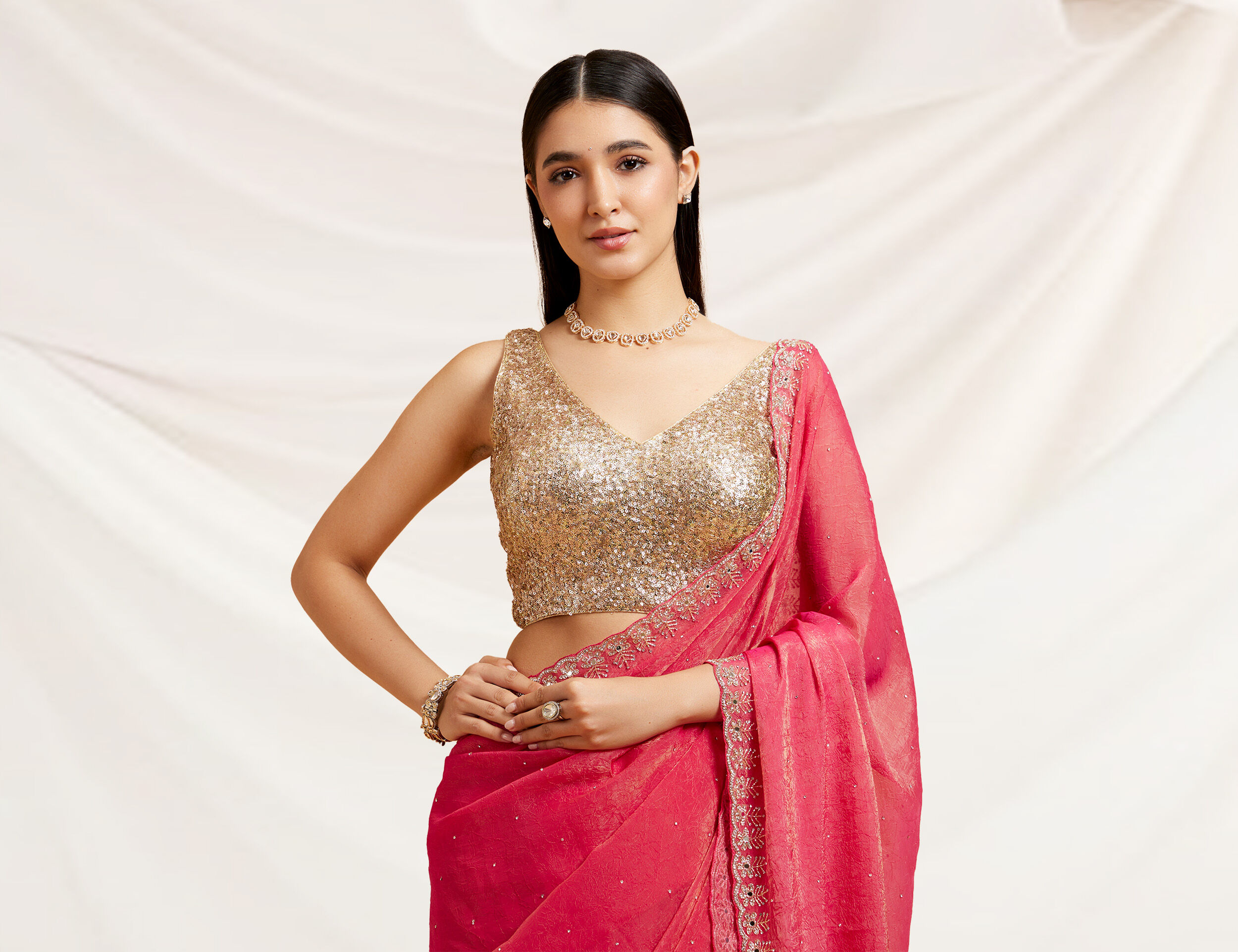 A women in beautifull golden no sleves blouse